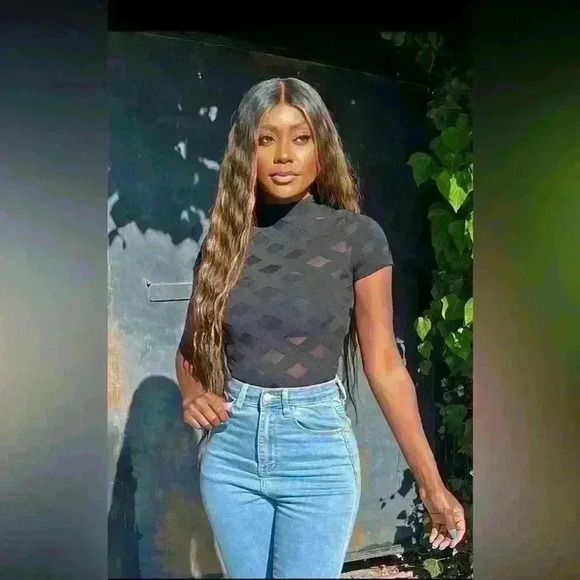 FASHION NOVA Edges That Scratch Short Sleeve Bodysuit - Black
Size: XS - Picture 5 of 5